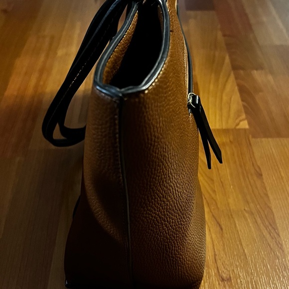 Tan Purse - Picture 4 of 8